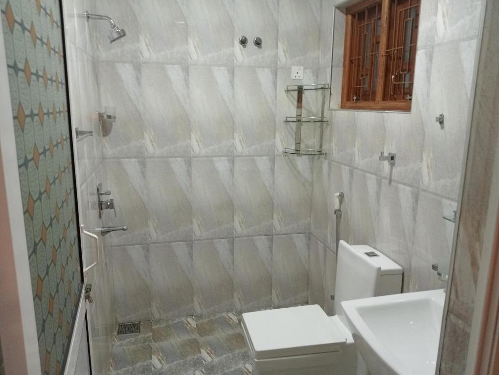 Koupelna v ubytování Thuvaraga Inn