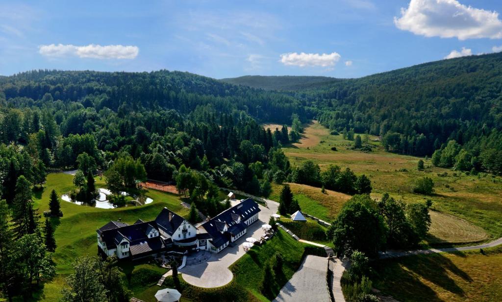 an aerial view of a house in the mountains at Hotel Chojnik in Podgórzyn