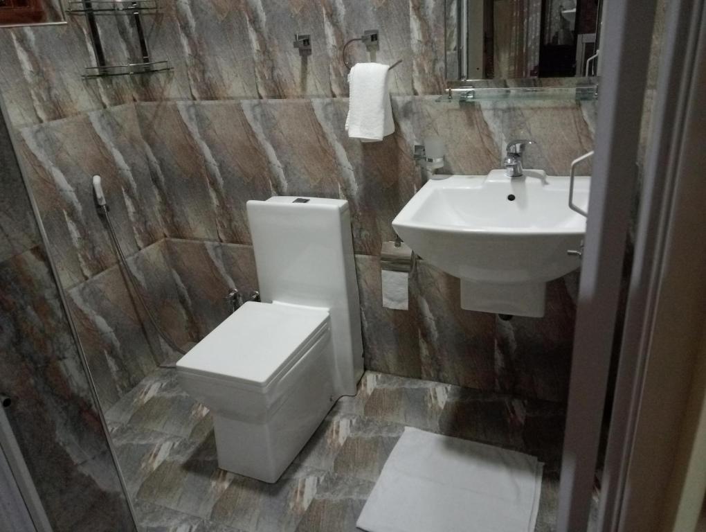 Koupelna v ubytování Thuvaraga Inn