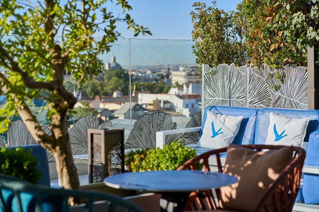 Nespecifikovaný výhled na hory nebo výhled na hory při pohledu z hotelu