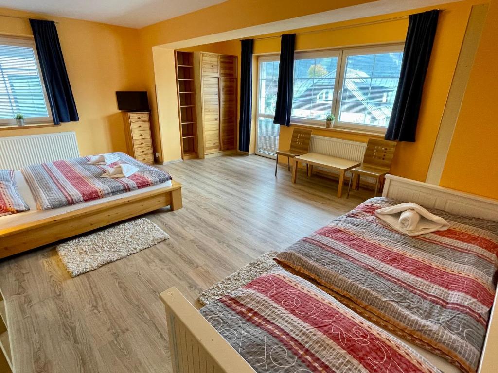 Postel nebo postele na pokoji v ubytování King size apartmán Pension Monika