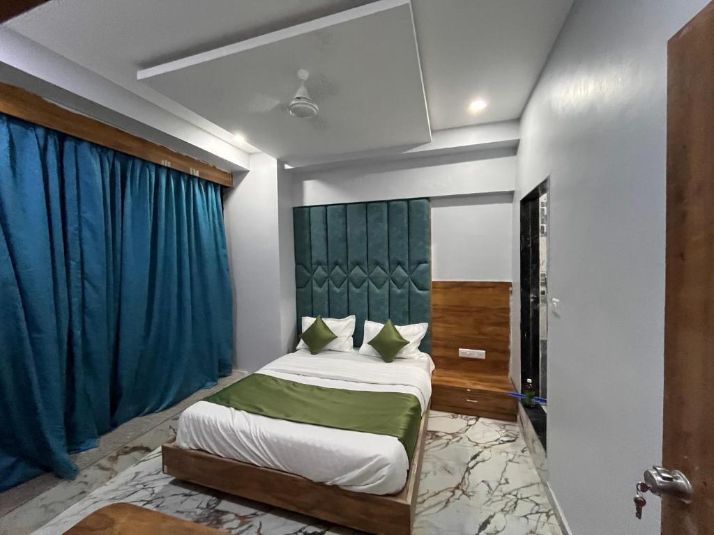 Postel nebo postele na pokoji v ubytování HOTEL KRISHNA