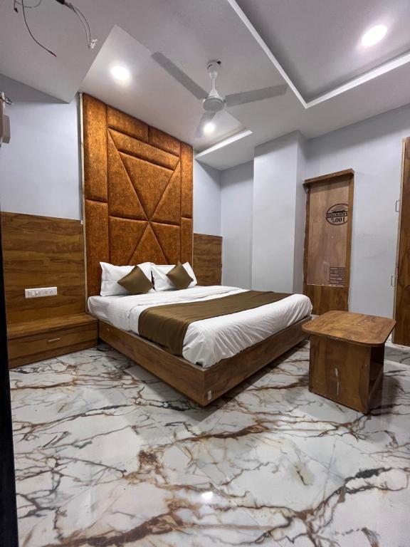 Postel nebo postele na pokoji v ubytování HOTEL KRISHNA
