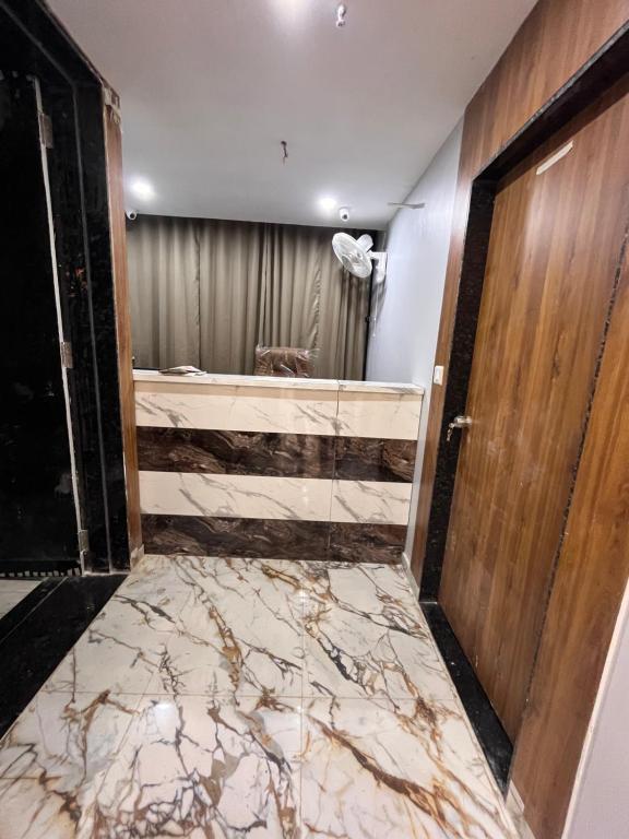 Postel nebo postele na pokoji v ubytování HOTEL KRISHNA