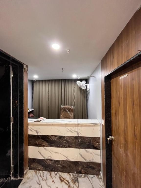Postel nebo postele na pokoji v ubytování HOTEL KRISHNA