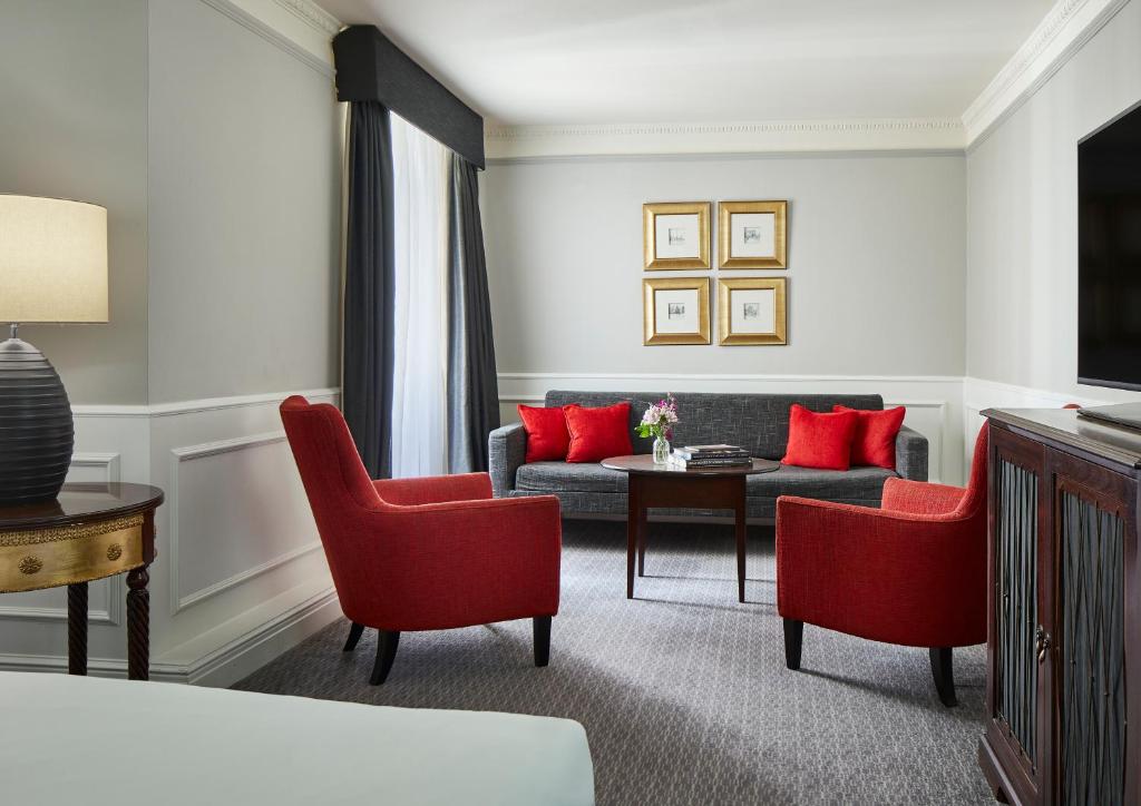 The Dilly - Junior Suite