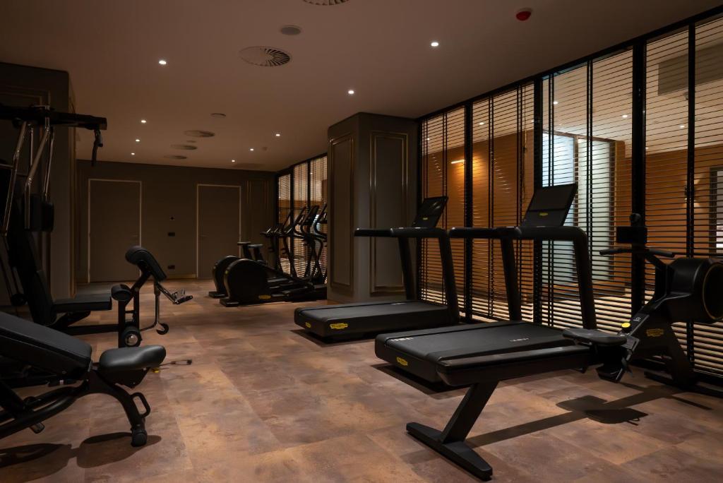 Fitness centrum a/nebo fitness zařízení v ubytování ART Hotel Rotterdam-Fully Renovated