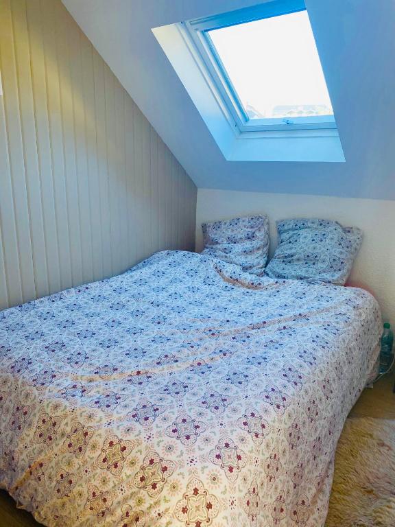 Postel nebo postele na pokoji v ubytování T2 - T3 Vue exceptionnelle - Centre ville de Dinard