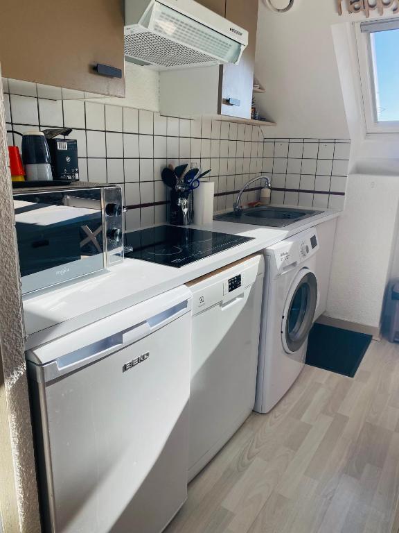 Kuchyň nebo kuchyňský kout v ubytování T2 - T3 Vue exceptionnelle - Centre ville de Dinard