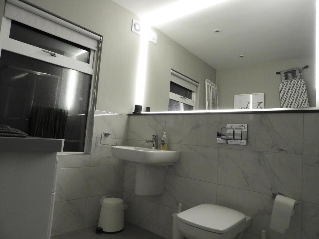 Koupelna v ubytování Cheerful 3 bed in the heart of Fethard village