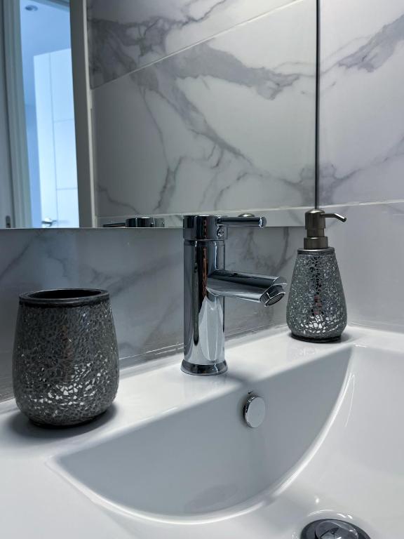 A bathroom at Luxury bungalow Maspalomas Gran Canaria