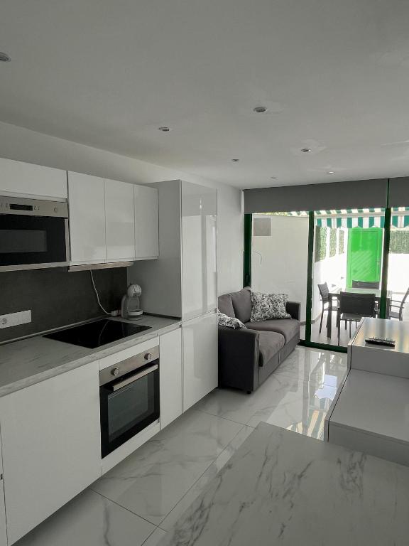 A kitchen or kitchenette at Luxury bungalow Maspalomas Gran Canaria