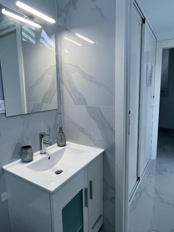A bathroom at Luxury bungalow Maspalomas Gran Canaria