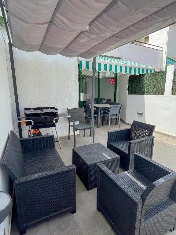 A seating area at Luxury bungalow Maspalomas Gran Canaria