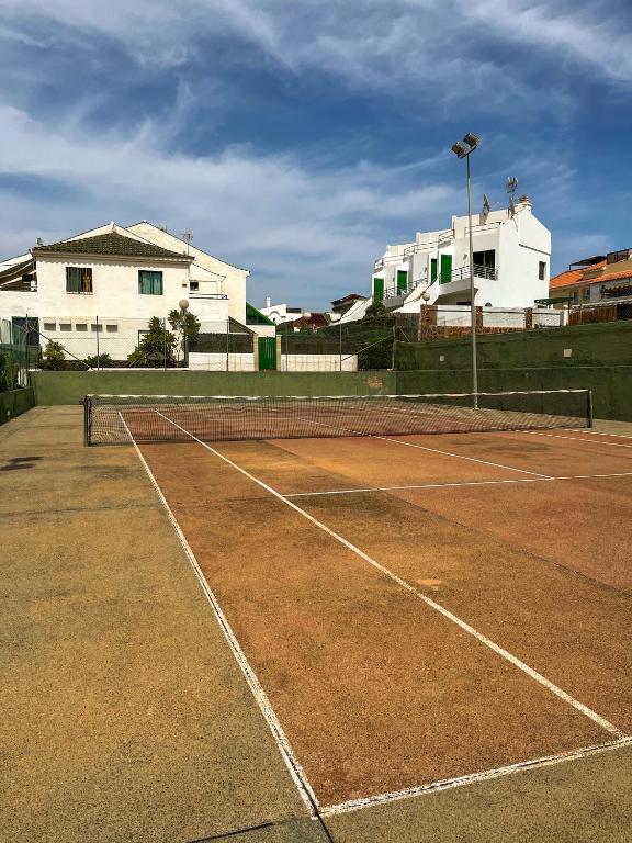 Tennis and/or squash facilities at Luxury bungalow Maspalomas Gran Canaria or nearby