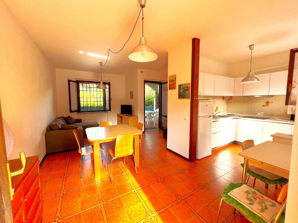A kitchen or kitchenette at Residence Paguro