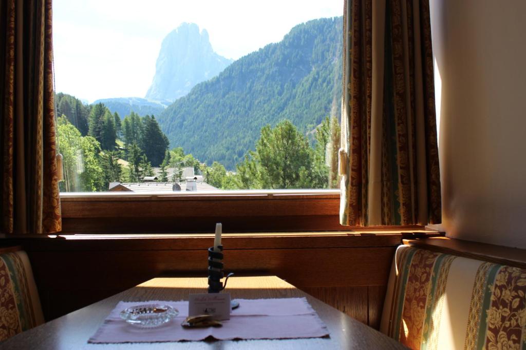 Nespecifikovaný výhled na hory nebo výhled na hory při pohledu z hotelu