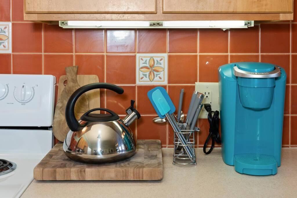 Kuchyň nebo kuchyňský kout v ubytování 2BR 1BA Small Town Feel Pets Allowed