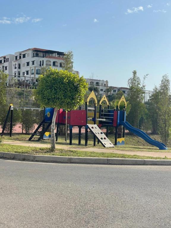 Herní místnost nebo prostor pro děti v ubytování Lilac's garden vue montagnes et jardins