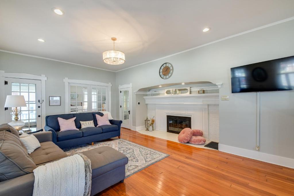 Rural Biggsville Vacation Rental with Porch, Biggsville (updated prices