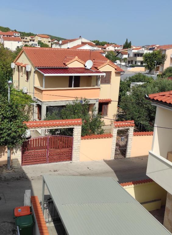 Budova, v ktorej sa apartmán nachádza