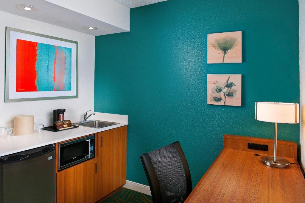 SpringHill Suites by Marriott Orlando Lake Buena Vista in Marriott Village photo