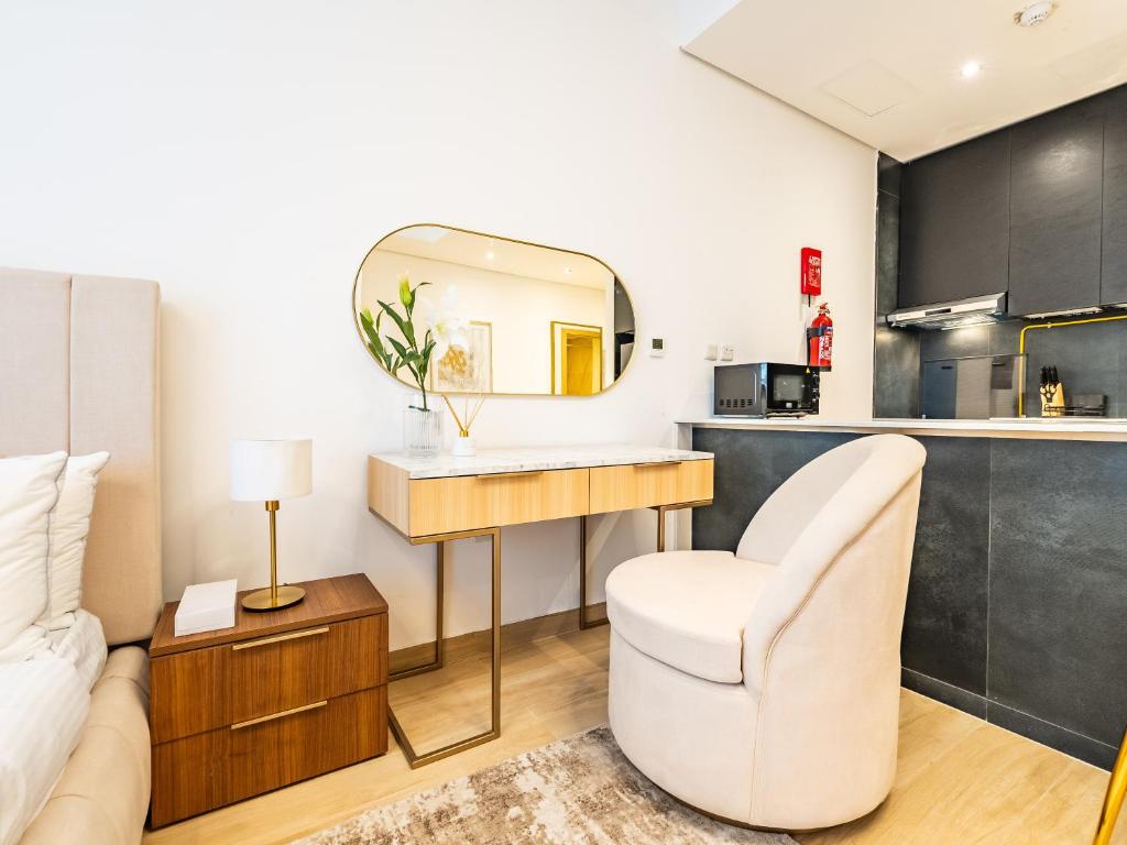 Posezení v ubytování Comfy and stylish Studio in Regina Towers - JVC