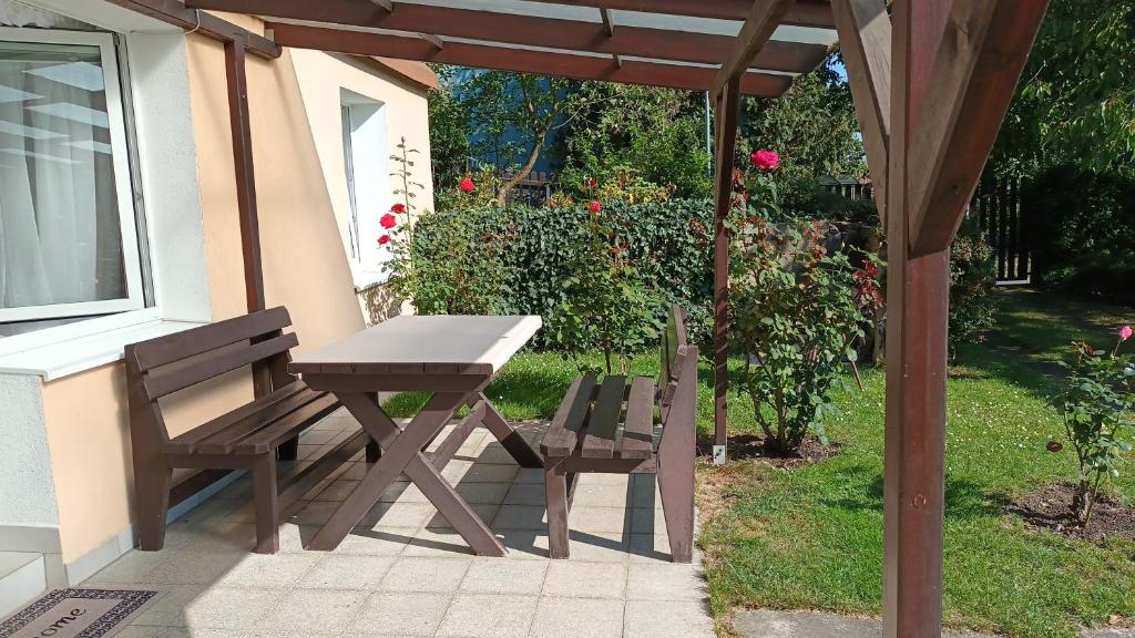 Vonkajšia záhrada v ubytovaní Apartmán Alena