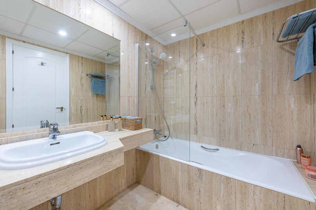 Kúpeľňa v ubytovaní Casa Joy Elviria, ibiza style apartment with 70 sqm terrace