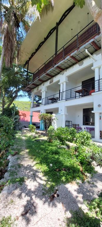 noemi apartments samara beach