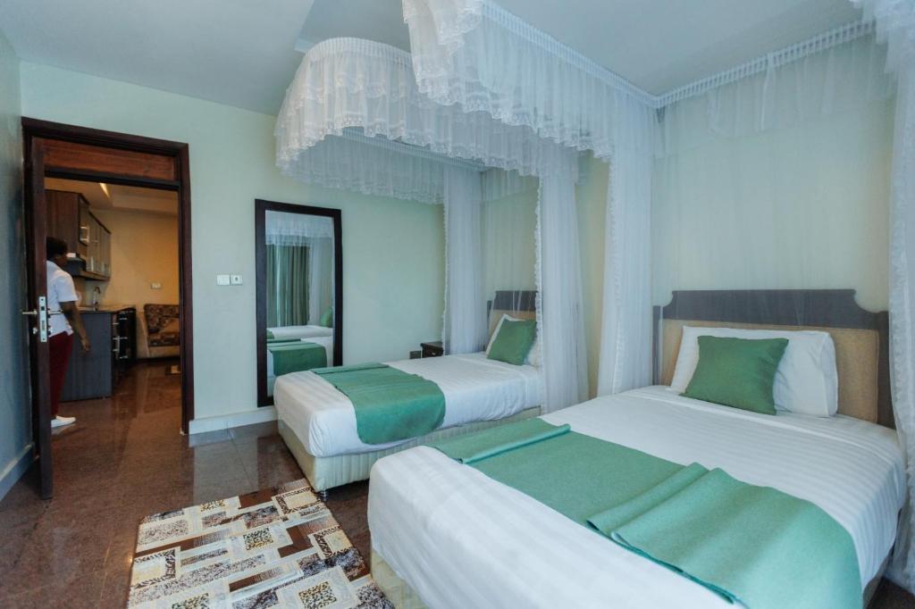 Postel nebo postele na pokoji v ubytování Koki Hotel