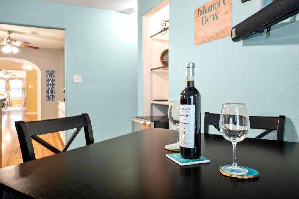1 Min to Beach Ocean Breeze 3BR Pets welcome with pet fee photo