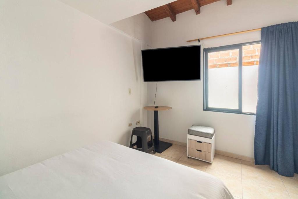 TV a/nebo společenská místnost v ubytování Letto Hostal
