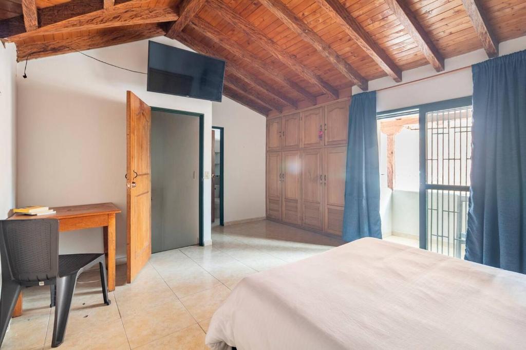 Postel nebo postele na pokoji v ubytování Letto Hostal