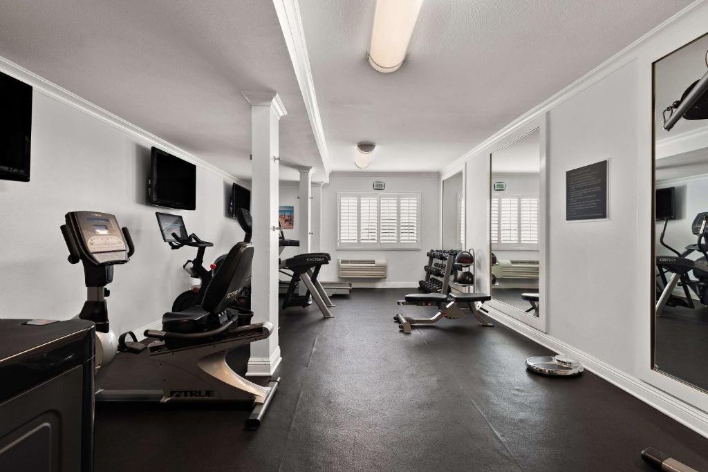 a gym with treadmills and exercise equipment in a room at Best Western Plus Manhattan Beach Hotel in Manhattan Beach