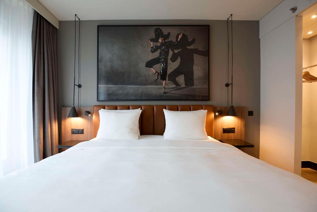 Letto o letti in una camera di Radisson Blu Hotel Zurich Airport