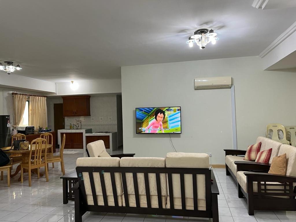 Miri City Centre Condo @ Imperial Mallにあるテレビまたはエンターテインメントセンター
