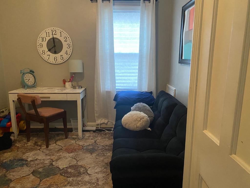 Cozy, 1st floor apartment 2bdrms Plus Semi Private room with Futon Pets with fee Family Friendly Close to Everything photo