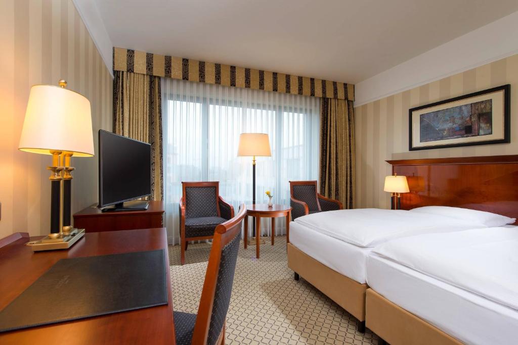 Ein Bett oder Betten in einem Zimmer der Unterkunft JW Marriott Hotel Berlin