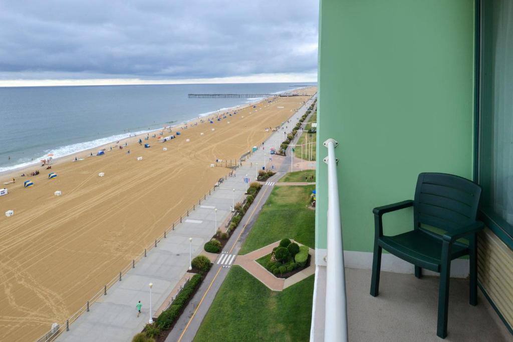 Holiday Inn Va Beach-Oceanside 21st St by IHG photo