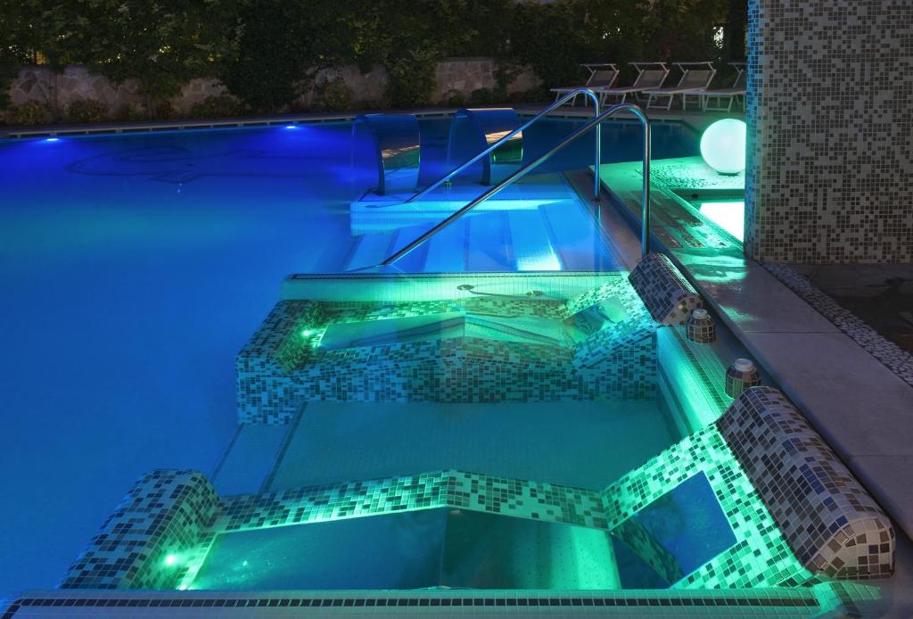 Bazén v ubytování Hotel Terme Formentin nebo v jeho okolí