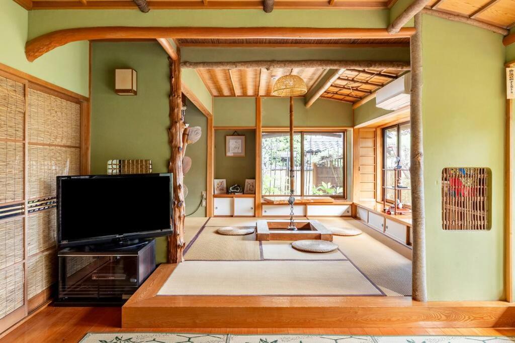 TV a/nebo společenská místnost v ubytování 一組限定の貸切空間 Guest House Engiya