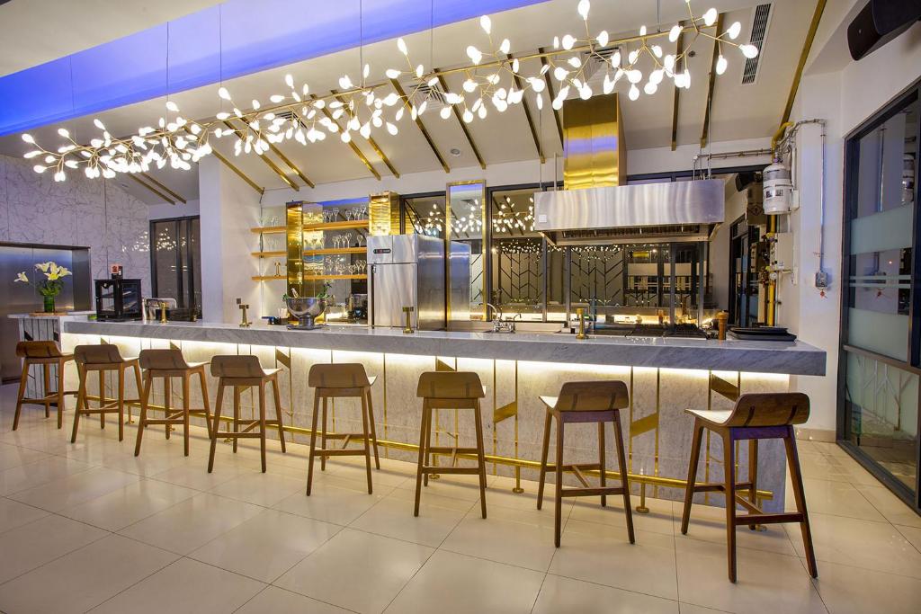 Lounge nebo bar v ubytování THE 1O1 Jakarta Airport CBC