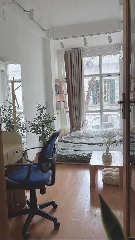 Postel nebo postele na pokoji v ubytování Heart of Hoan Kiem super aesthetic