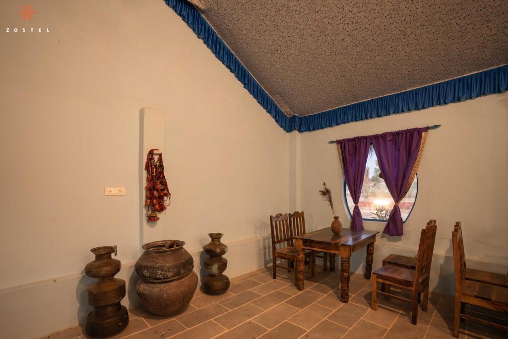 Posezení v ubytování Zostel Sam Desert (Jaisalmer)