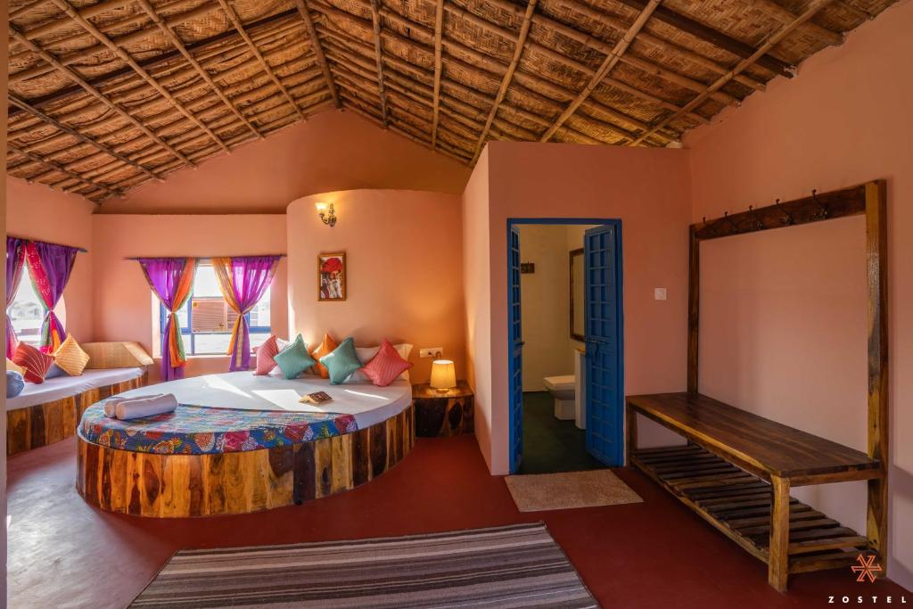 Postel nebo postele na pokoji v ubytování Zostel Sam Desert (Jaisalmer)
