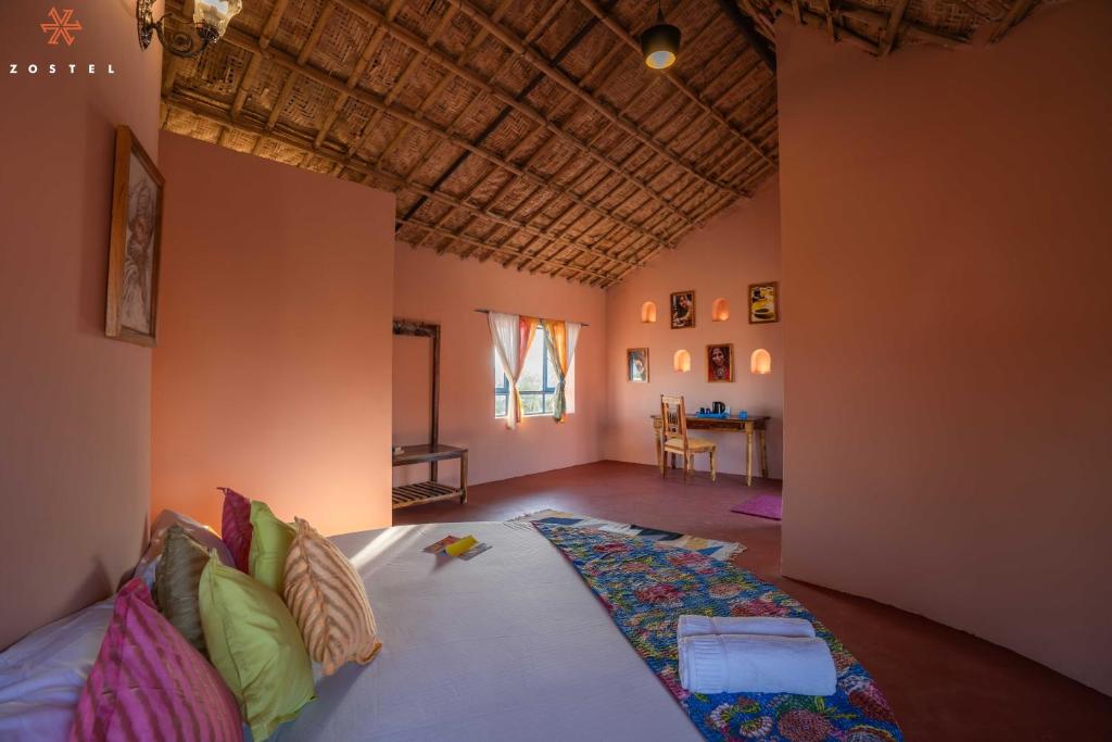 Postel nebo postele na pokoji v ubytování Zostel Sam Desert (Jaisalmer)