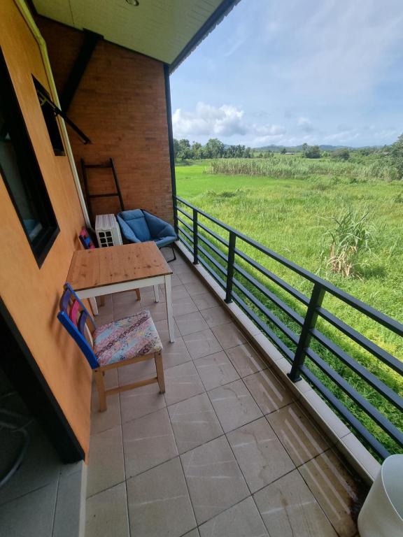 Balkón nebo terasa v ubytování BaanBaan Homestay