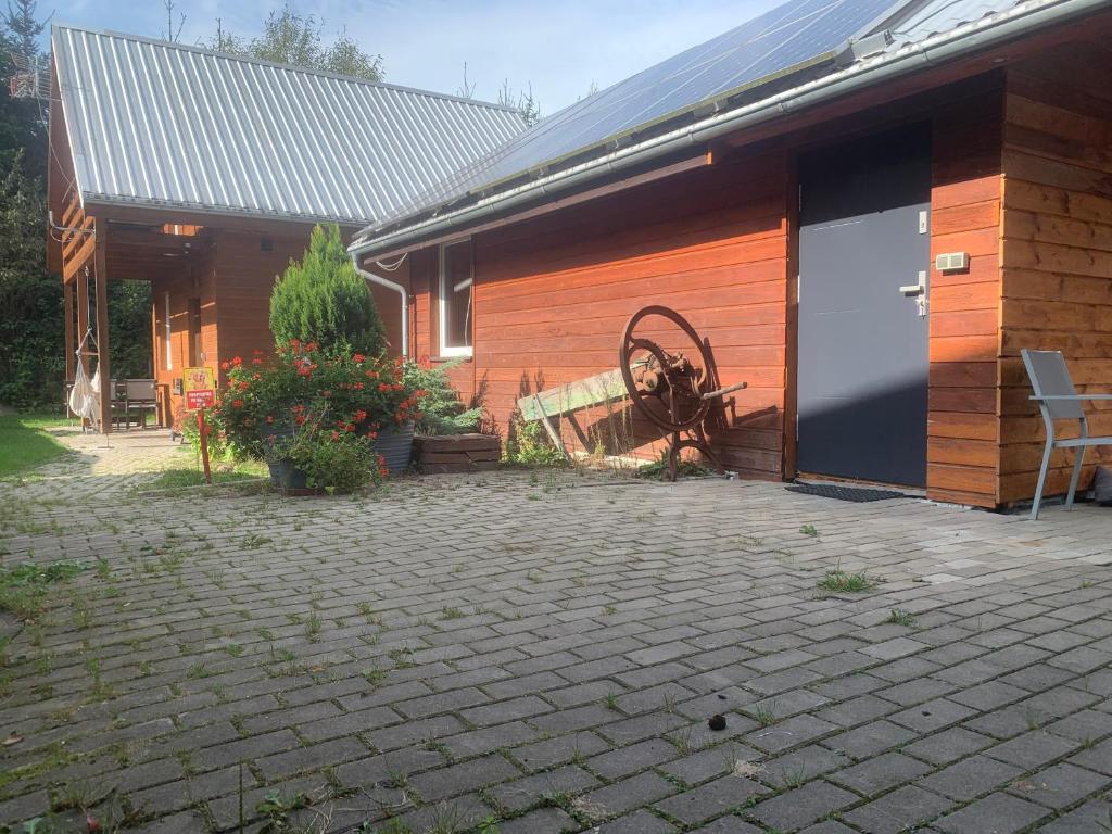 Budova, v ktorej sa farma nachádza