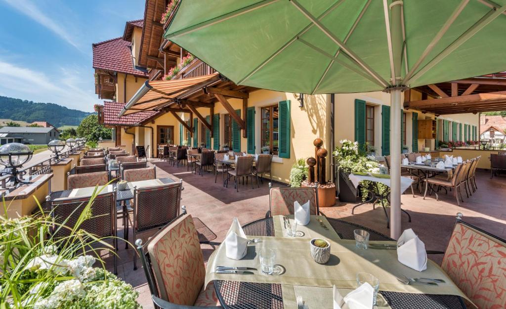 Nespecifikovaný výhled na hory nebo výhled na hory při pohledu z hotelu